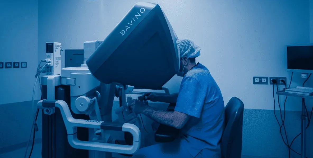 Cirugía robótica: el futuro del tratamiento del cáncer de cabeza y cuello en Colombia